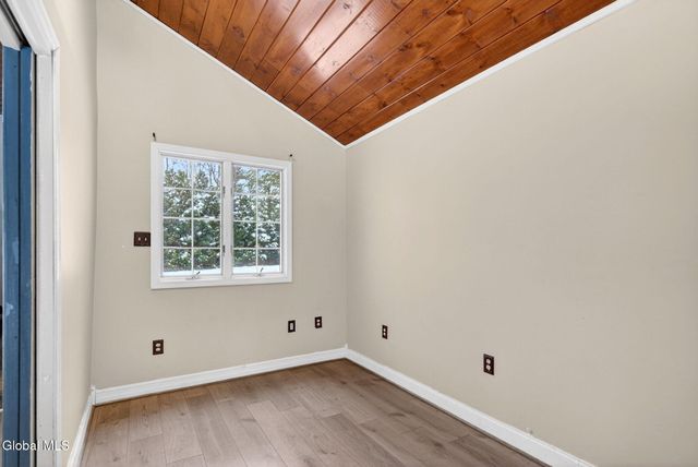 10 Katherine Terrace, Clifton Park, NY 12065