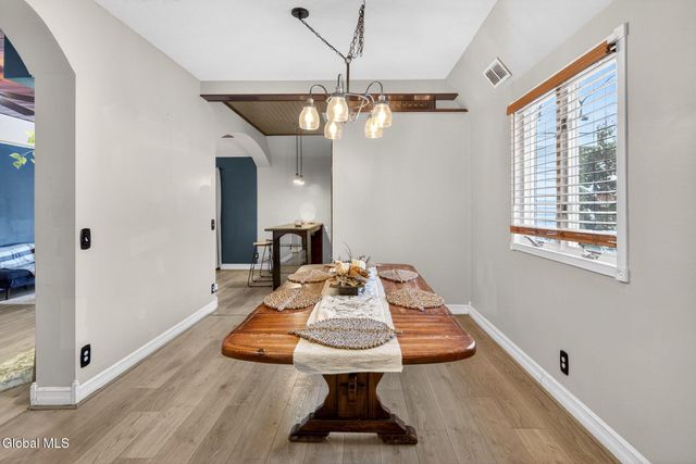 10 Katherine Terrace, Clifton Park, NY 12065