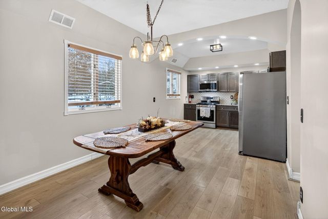 10 Katherine Terrace, Clifton Park, NY 12065