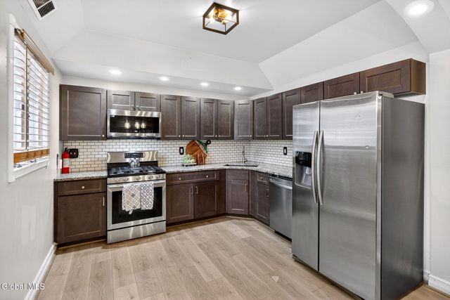 10 Katherine Terrace, Clifton Park, NY 12065