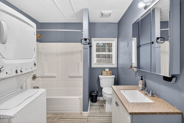 10 Katherine Terrace, Clifton Park, NY 12065