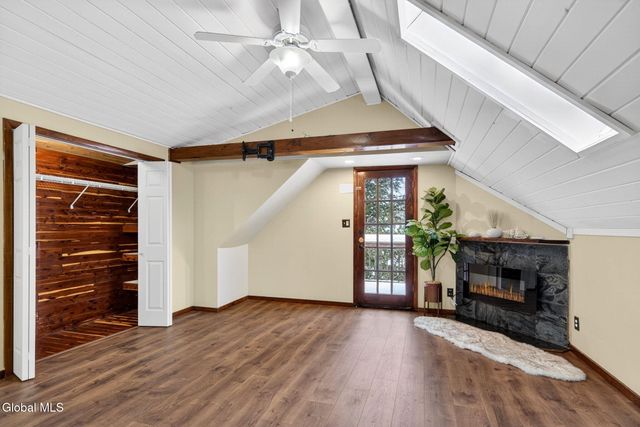 10 Katherine Terrace, Clifton Park, NY 12065