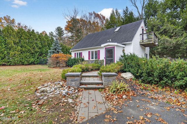 10 Katherine Terrace, Clifton Park, NY 12065