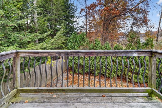 10 Katherine Terrace, Clifton Park, NY 12065