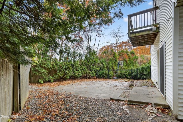 10 Katherine Terrace, Clifton Park, NY 12065