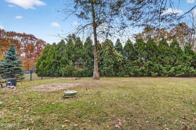 10 Katherine Terrace, Clifton Park, NY 12065