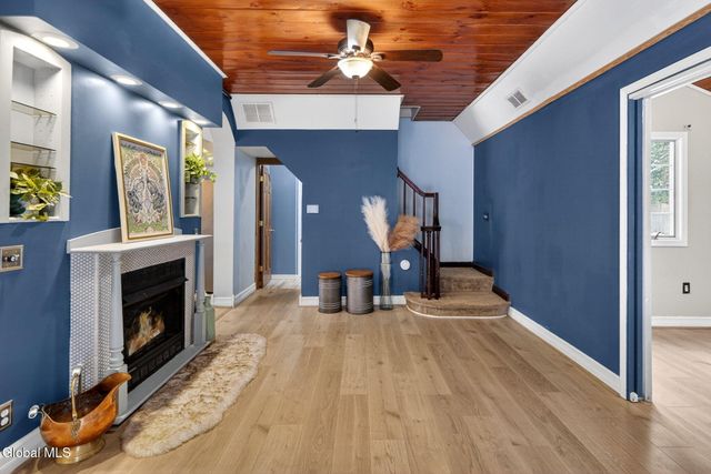 10 Katherine Terrace, Clifton Park, NY 12065