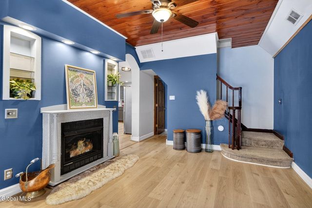 10 Katherine Terrace, Clifton Park, NY 12065