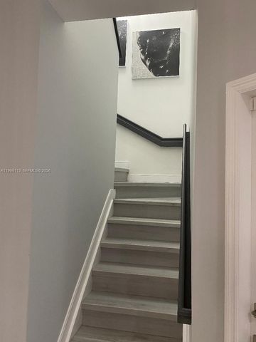 7690 S Southwood Cir, Davie, FL 33328