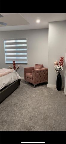 7690 S Southwood Cir, Davie, FL 33328