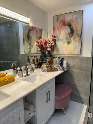 7690 S Southwood Cir, Davie, FL 33328