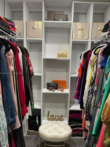 7690 S Southwood Cir, Davie, FL 33328