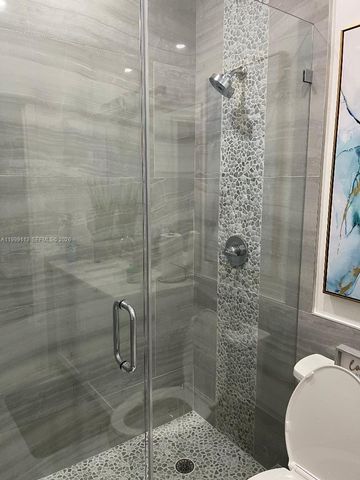 7690 S Southwood Cir, Davie, FL 33328