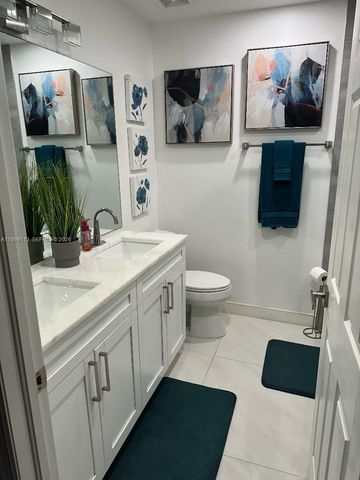 7690 S Southwood Cir, Davie, FL 33328