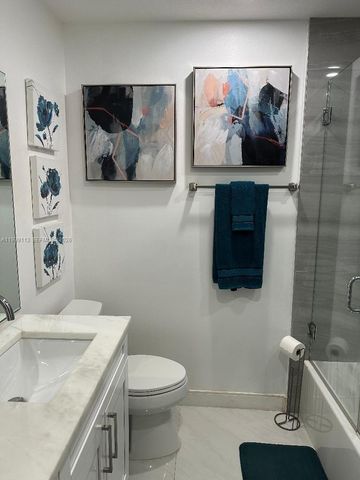 7690 S Southwood Cir, Davie, FL 33328