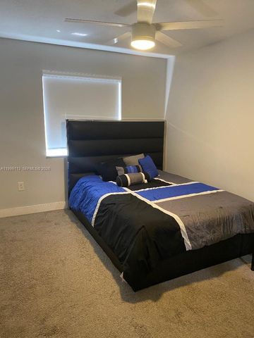 7690 S Southwood Cir, Davie, FL 33328