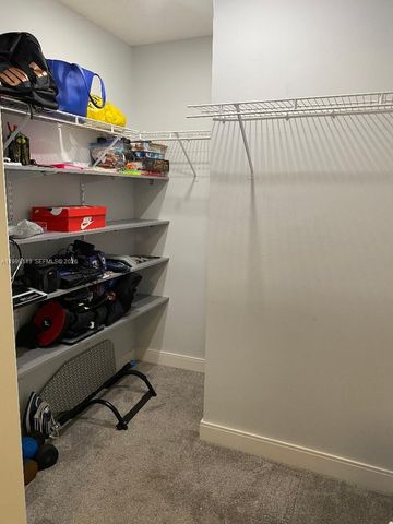 7690 S Southwood Cir, Davie, FL 33328