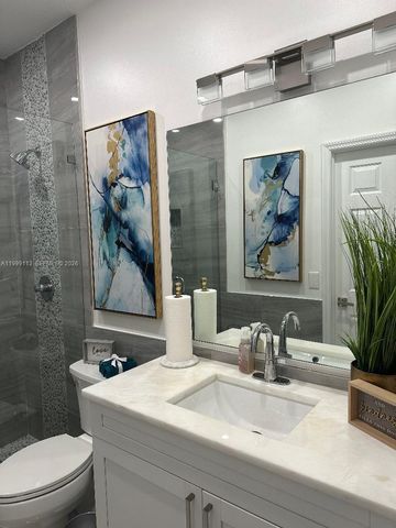 7690 S Southwood Cir, Davie, FL 33328