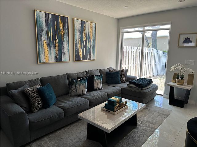 7690 S Southwood Cir, Davie, FL 33328