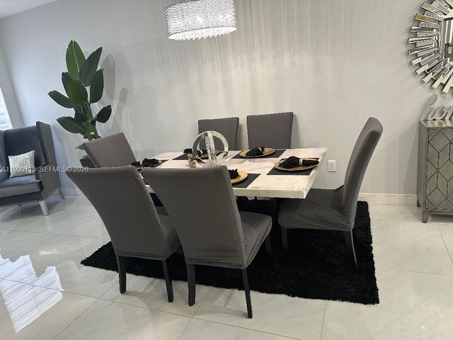 7690 S Southwood Cir, Davie, FL 33328