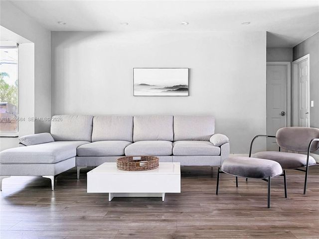 3390 SW 21st St, Fort Lauderdale, FL 33312