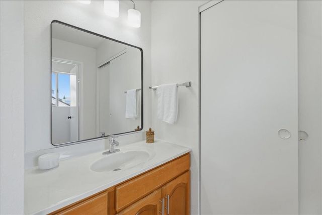 542 542 White Fir Dr, San Leandro, CA 94577