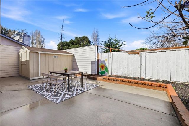 542 542 White Fir Dr, San Leandro, CA 94577