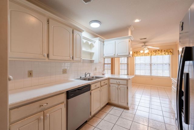 102 Live Oak, Searcy, AR 72143