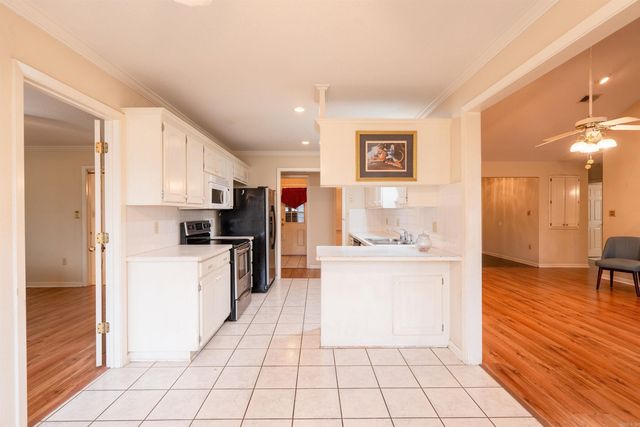 102 Live Oak, Searcy, AR 72143