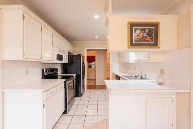 102 Live Oak, Searcy, AR 72143