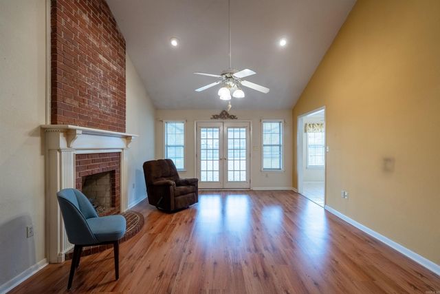 102 Live Oak, Searcy, AR 72143