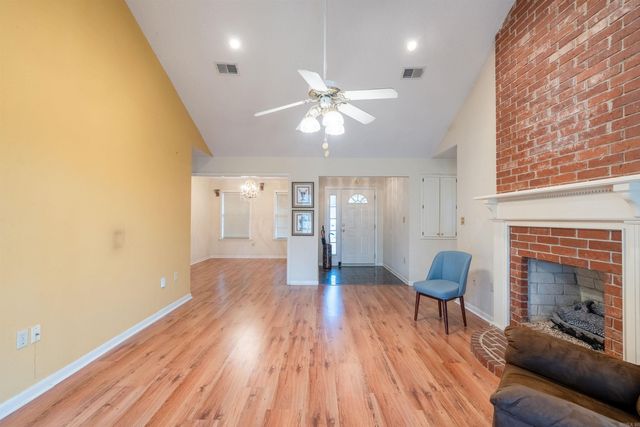 102 Live Oak, Searcy, AR 72143