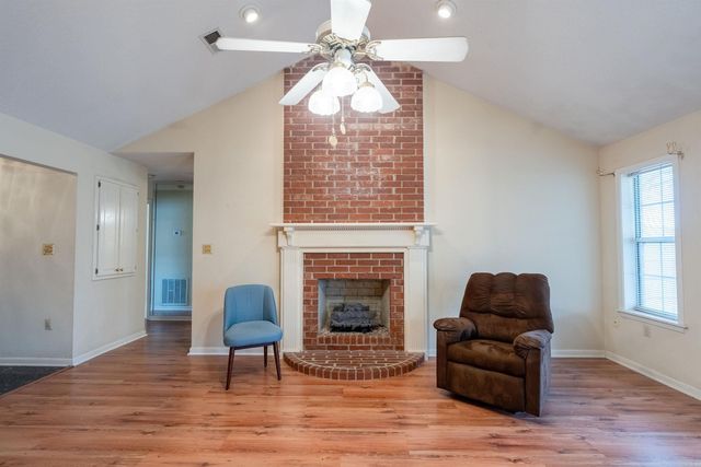 102 Live Oak, Searcy, AR 72143