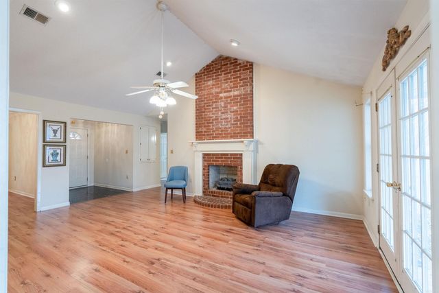 102 Live Oak, Searcy, AR 72143