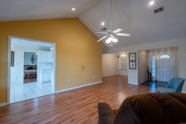 102 Live Oak, Searcy, AR 72143