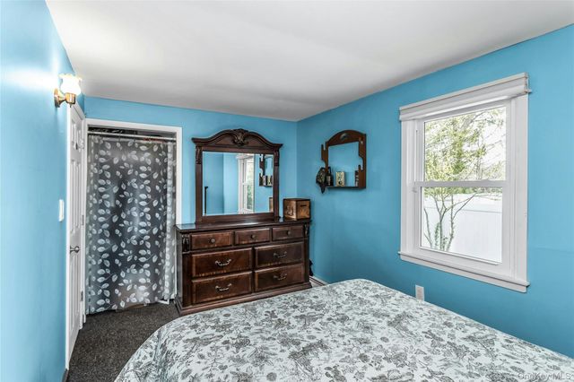 71 Paprocki Avenue, West Islip, NY 11795
