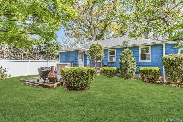 71 Paprocki Avenue, West Islip, NY 11795