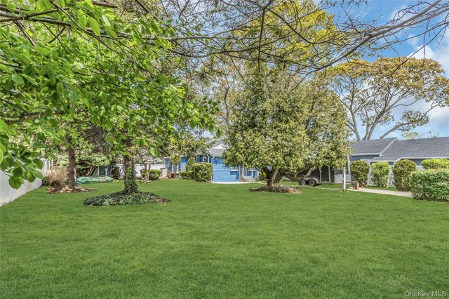 71 Paprocki Avenue, West Islip, NY 11795
