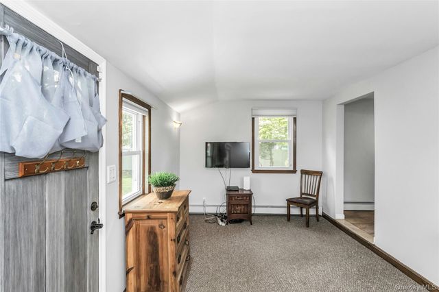 71 Paprocki Avenue, West Islip, NY 11795