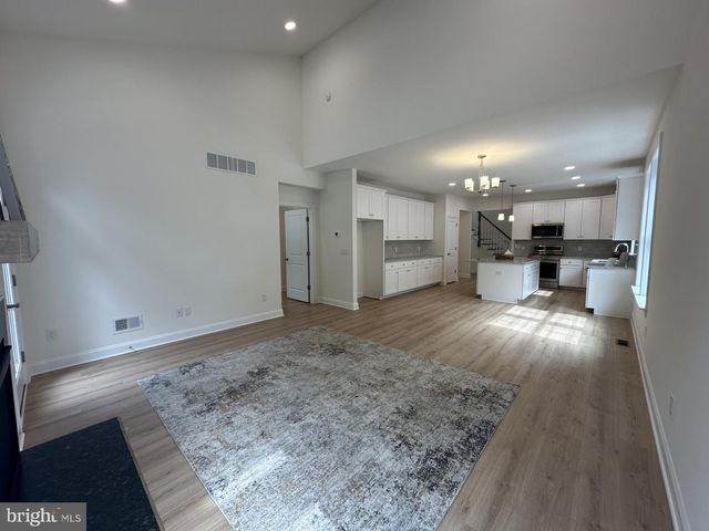 60 KAY CHIARELLO WAY, Hamilton, NJ 08690