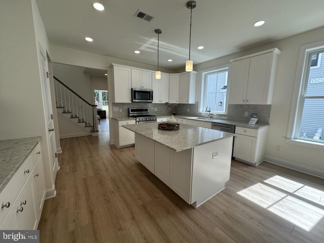 60 KAY CHIARELLO WAY, Hamilton, NJ 08690