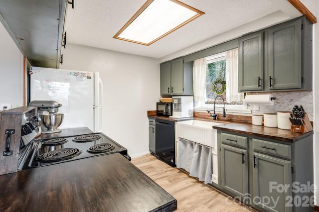 1330 Maple Springs Drive, Waynesville, NC 28785