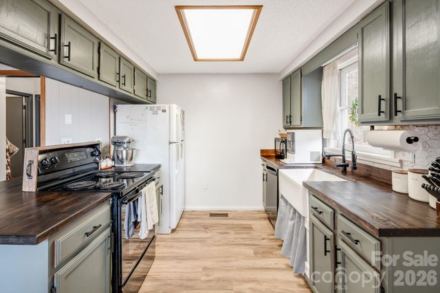 1330 Maple Springs Drive, Waynesville, NC 28785