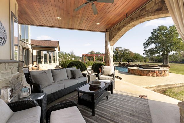 309 Hacienda PL, Dripping Springs, TX 78620