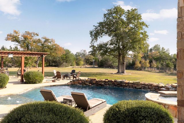 309 Hacienda PL, Dripping Springs, TX 78620