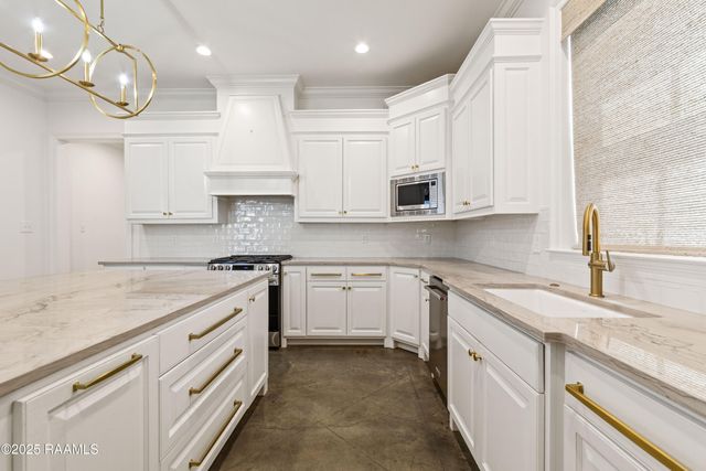 415 Harbor Road, Youngsville, LA 70592