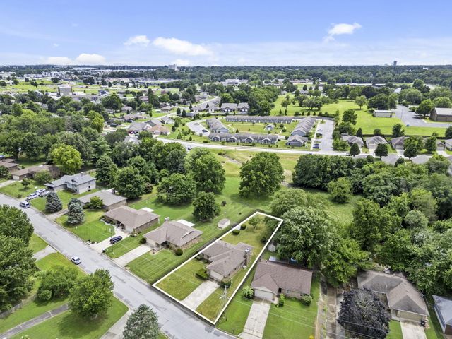 1316 E Smith Street, Springfield, MO 65803