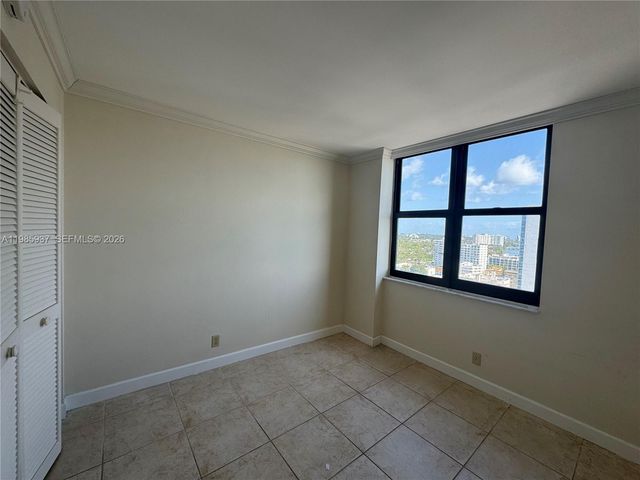 2555 Collins Ave 2002, Miami Beach, FL 33140