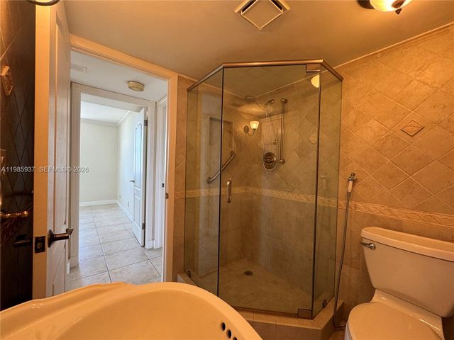 2555 Collins Ave 2002, Miami Beach, FL 33140