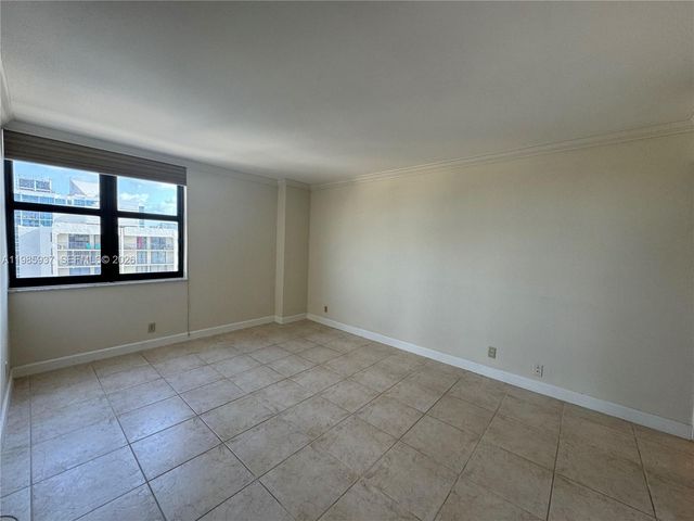 2555 Collins Ave 2002, Miami Beach, FL 33140